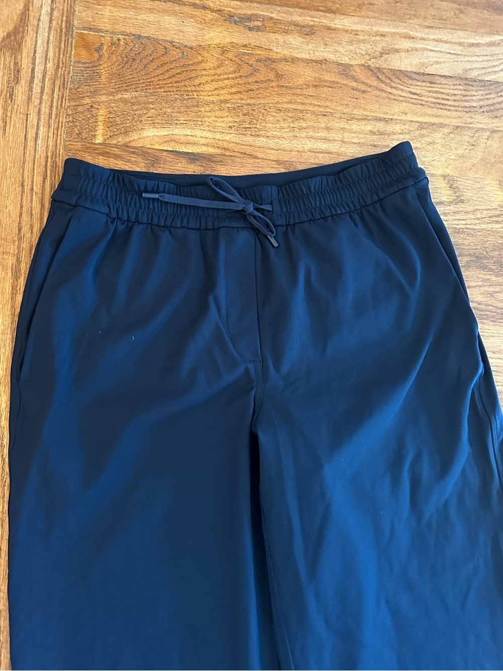 Lululemon Straight-Leg Mid-Rise Pant Luxtreme
Regular Woman's S Navy - Picture 4 of 10